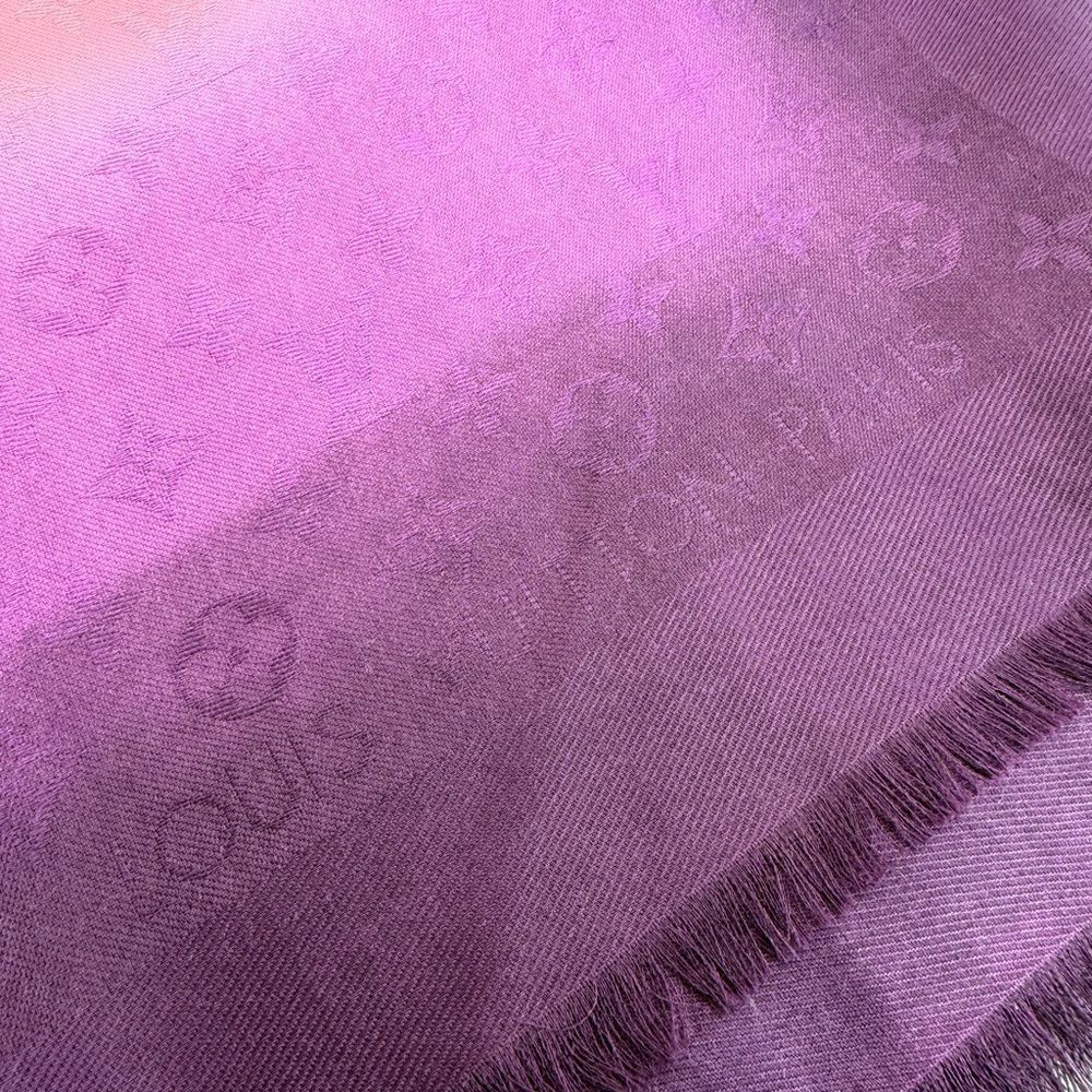 LOUIS VUITTON Purple/Pink Monogram Wool/Silk Ombre Shine Blurrygram Shawl Scarf - Picture 7 of 10